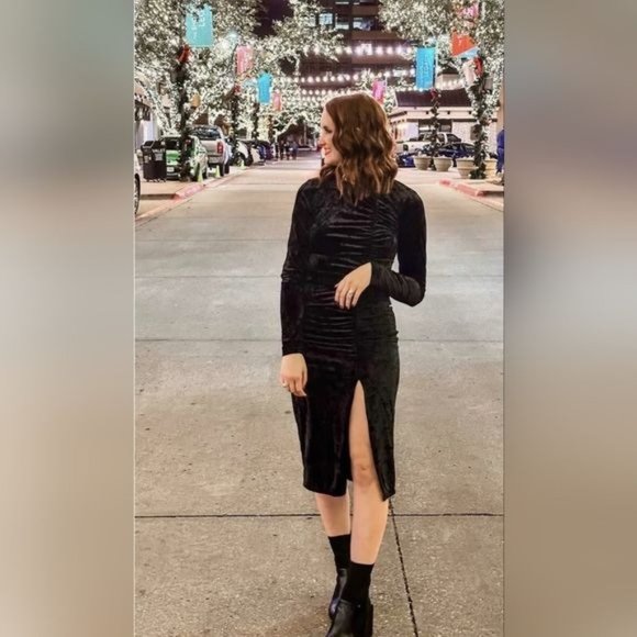 Future Collective Kahlana Barfield Black Velvet Dress 1X - Picture 13 of 13